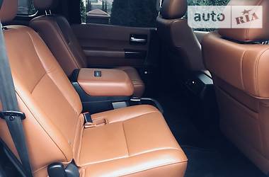 Внедорожник / Кроссовер Toyota Sequoia 2014 в 