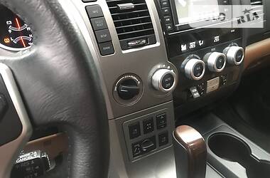 Внедорожник / Кроссовер Toyota Sequoia 2014 в 