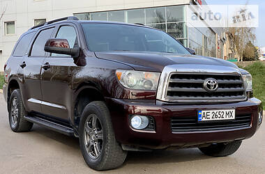 Внедорожник / Кроссовер Toyota Sequoia 2015 в Кривом Роге