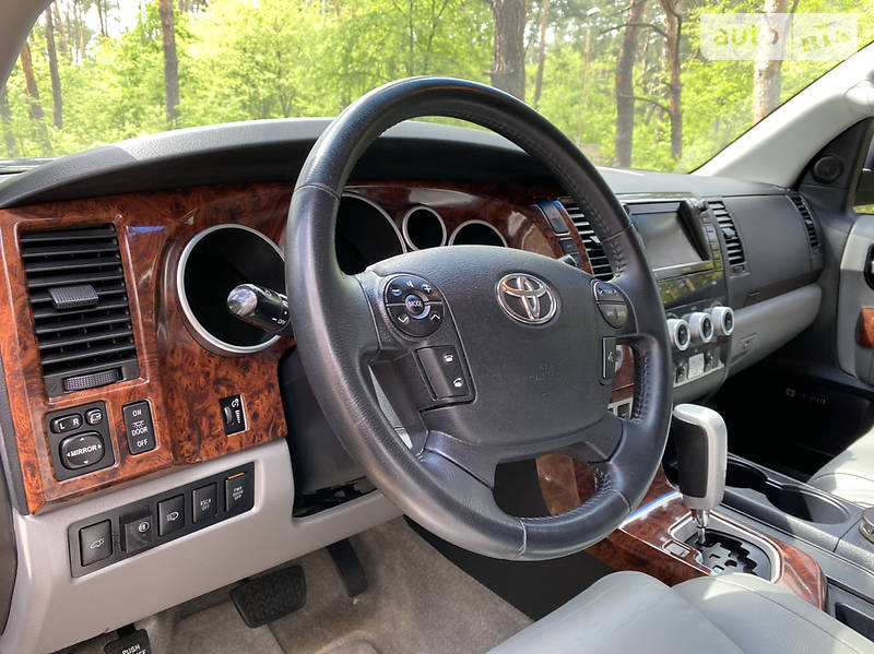 Позашляховик / Кросовер Toyota Sequoia 2009 в Києві