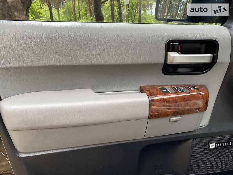 Позашляховик / Кросовер Toyota Sequoia 2009 в Києві