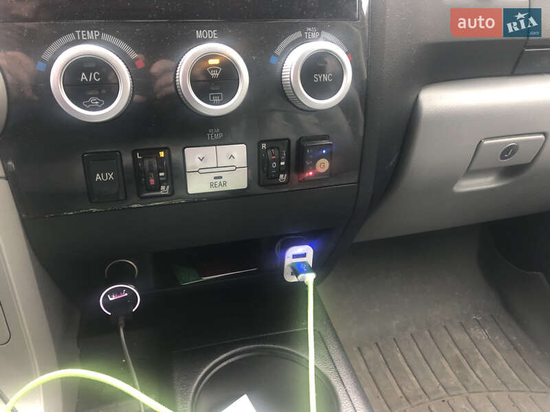 Внедорожник / Кроссовер Toyota Sequoia 2008 в Киеве фото 12 Внедорожник / Кроссовер Toyota Sequoia 2008 в Киеве