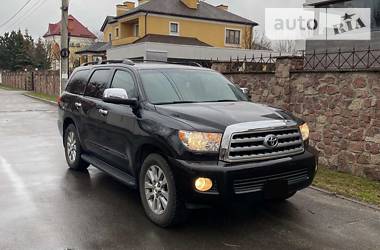 Внедорожник / Кроссовер Toyota Sequoia 2013 в Киеве