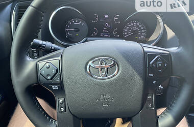 Позашляховик / Кросовер Toyota Sequoia 2018 в Кривому Розі