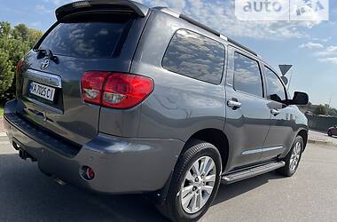 Внедорожник / Кроссовер Toyota Sequoia 2012 в Киеве