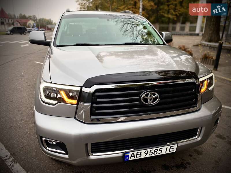 Внедорожник / Кроссовер Toyota Sequoia 2017 в Виннице