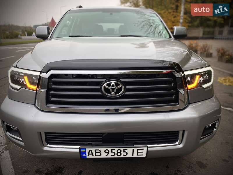 Внедорожник / Кроссовер Toyota Sequoia 2017 в Виннице