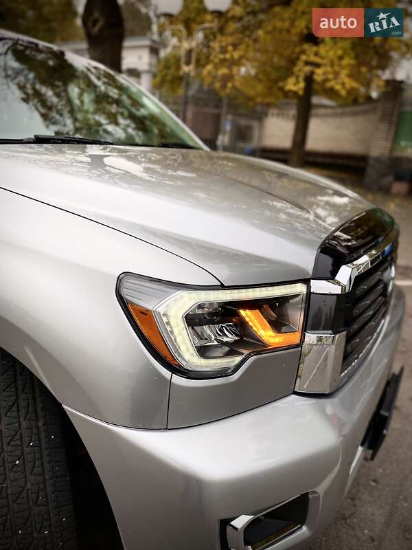 Внедорожник / Кроссовер Toyota Sequoia 2017 в Виннице