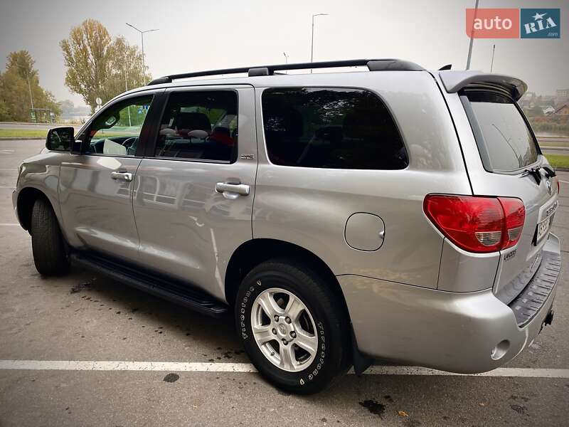Внедорожник / Кроссовер Toyota Sequoia 2017 в Виннице