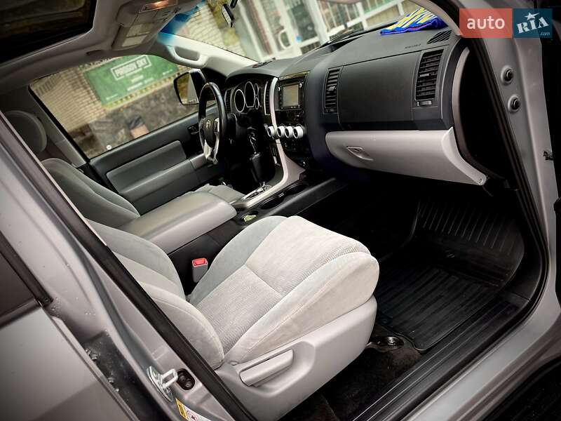 Внедорожник / Кроссовер Toyota Sequoia 2017 в Виннице