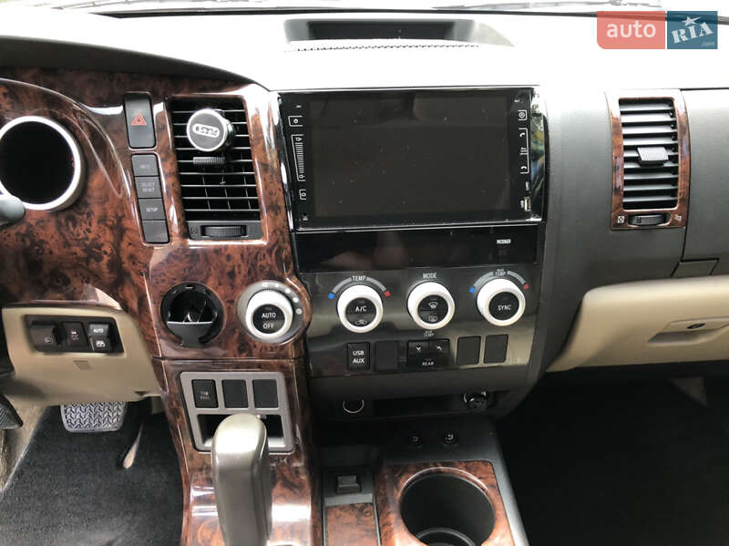 Внедорожник / Кроссовер Toyota Sequoia 2010 в Самборе