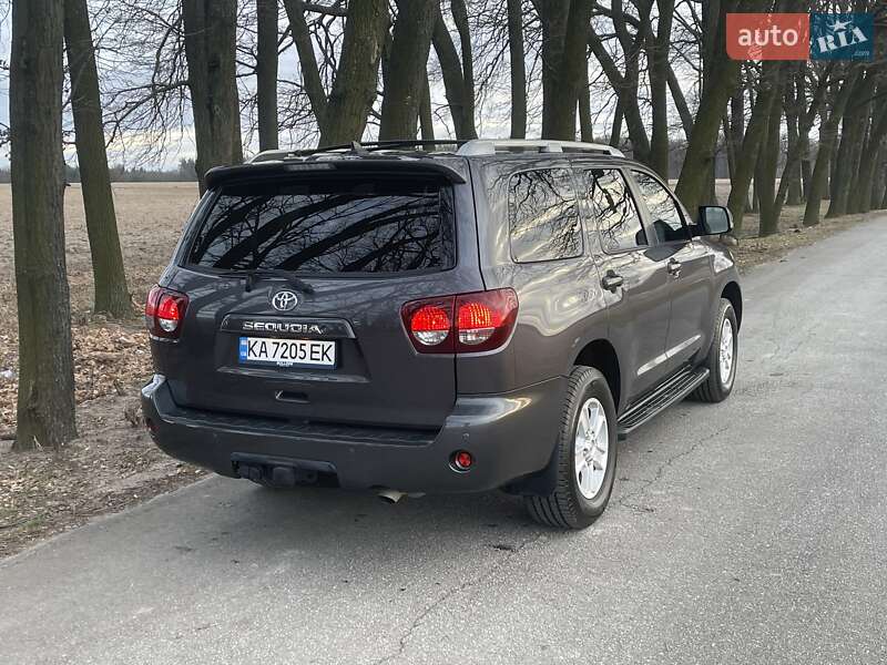Внедорожник / Кроссовер Toyota Sequoia 2017 в Киеве