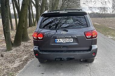 Внедорожник / Кроссовер Toyota Sequoia 2017 в Киеве