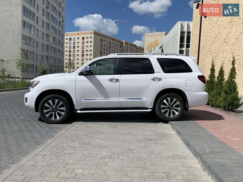 Позашляховик / Кросовер Toyota Sequoia 2017 в Хмельницькому