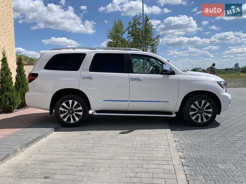 Позашляховик / Кросовер Toyota Sequoia 2017 в Хмельницькому