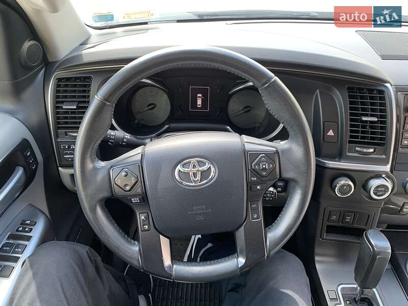 Позашляховик / Кросовер Toyota Sequoia 2017 в Хмельницькому