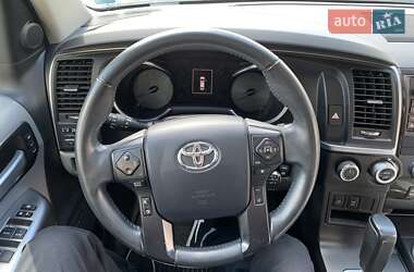 Внедорожник / Кроссовер Toyota Sequoia 2017 в 
