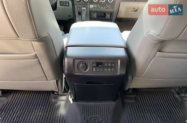 Внедорожник / Кроссовер Toyota Sequoia 2017 в 