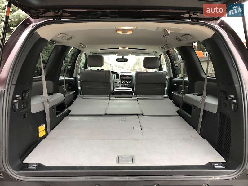 Внедорожник / Кроссовер Toyota Sequoia 2012 в Киеве