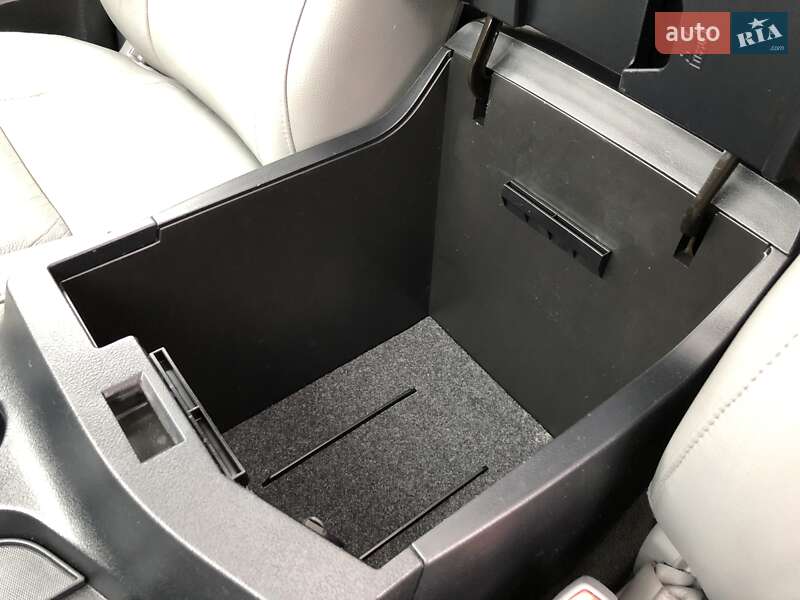 Внедорожник / Кроссовер Toyota Sequoia 2012 в Киеве