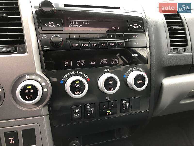 Внедорожник / Кроссовер Toyota Sequoia 2012 в Киеве