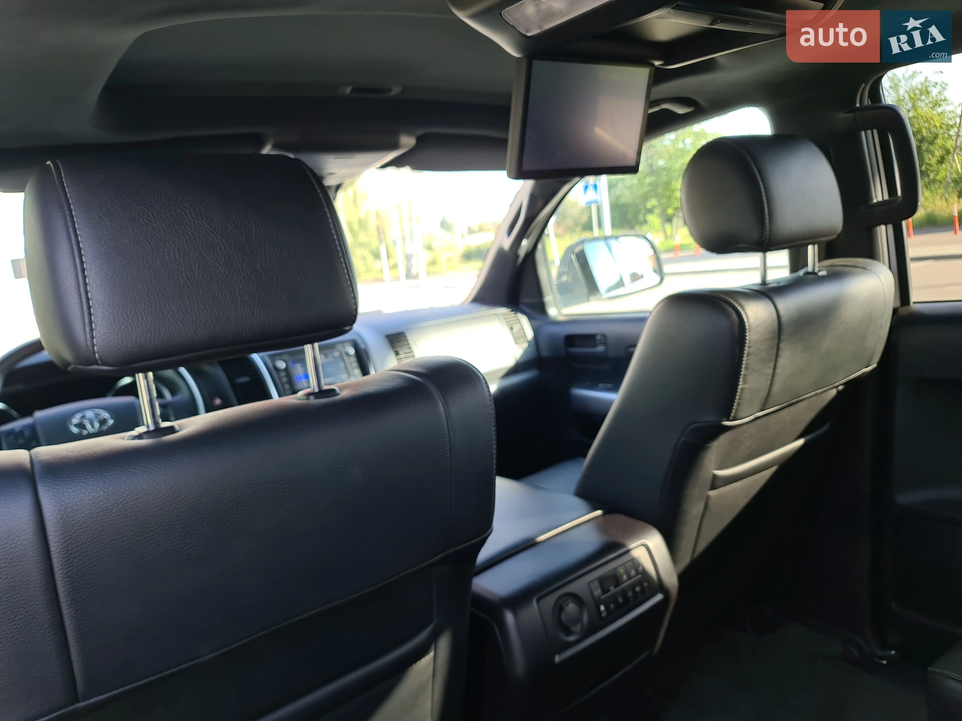 2019 Toyota Sequoia - мініатюра 16