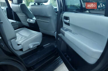 Позашляховик / Кросовер Toyota Sequoia 2017 в Луцьку