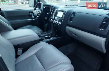 Позашляховик / Кросовер Toyota Sequoia 2017 в Луцьку
