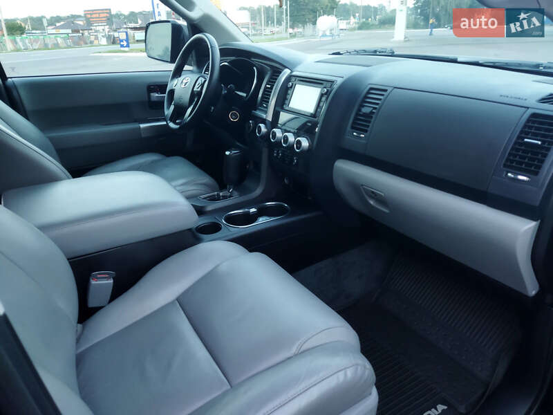 Внедорожник / Кроссовер Toyota Sequoia 2017 в Луцке