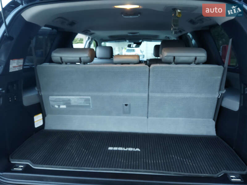 Внедорожник / Кроссовер Toyota Sequoia 2017 в Луцке