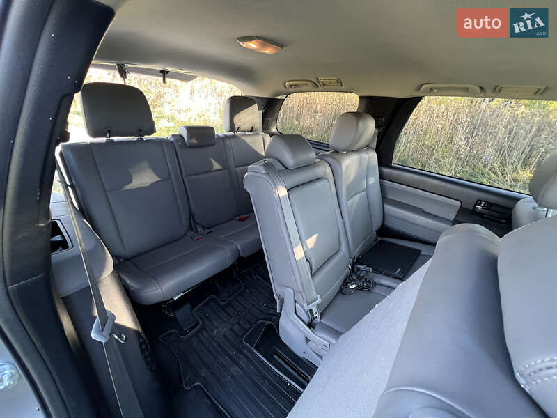Позашляховик / Кросовер Toyota Sequoia 2012 в Дрогобичі