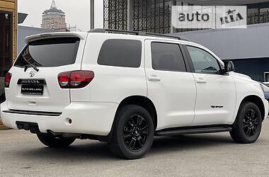 Внедорожник / Кроссовер Toyota Sequoia 2019 в 