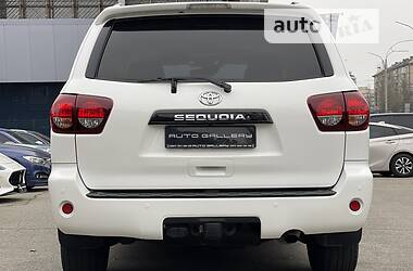 Внедорожник / Кроссовер Toyota Sequoia 2019 в 