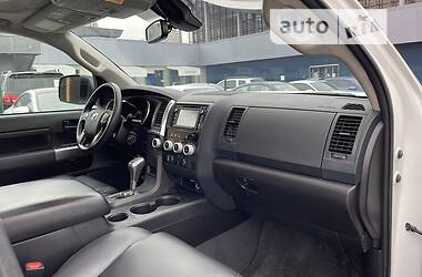 Внедорожник / Кроссовер Toyota Sequoia 2019 в 