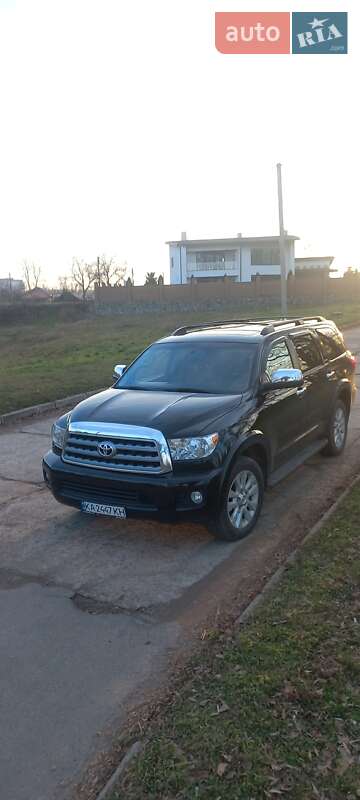 Внедорожник / Кроссовер Toyota Sequoia 2013 в Верхнеднепровске
