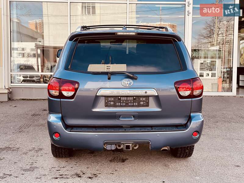 Внедорожник / Кроссовер Toyota Sequoia 2017 в Одессе