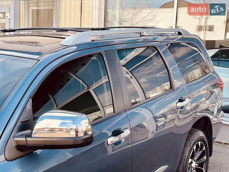 Внедорожник / Кроссовер Toyota Sequoia 2017 в Одессе