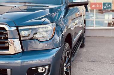 Внедорожник / Кроссовер Toyota Sequoia 2017 в Одессе