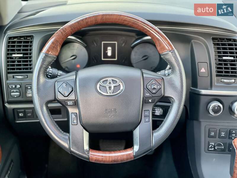 Внедорожник / Кроссовер Toyota Sequoia 2017 в Одессе