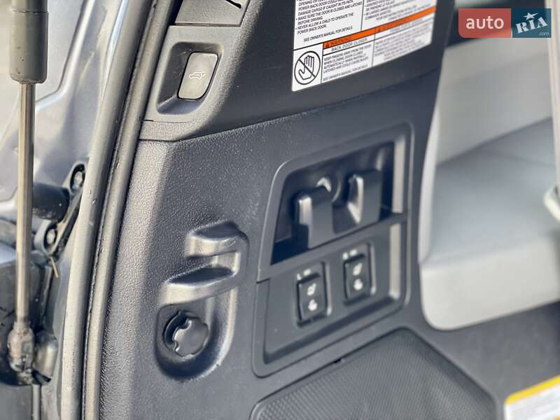 Внедорожник / Кроссовер Toyota Sequoia 2017 в Одессе