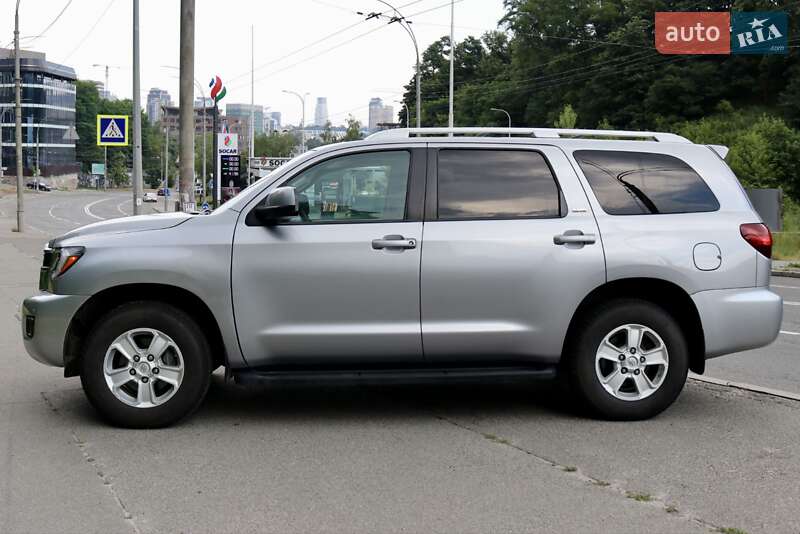 Внедорожник / Кроссовер Toyota Sequoia 2017 в Киеве