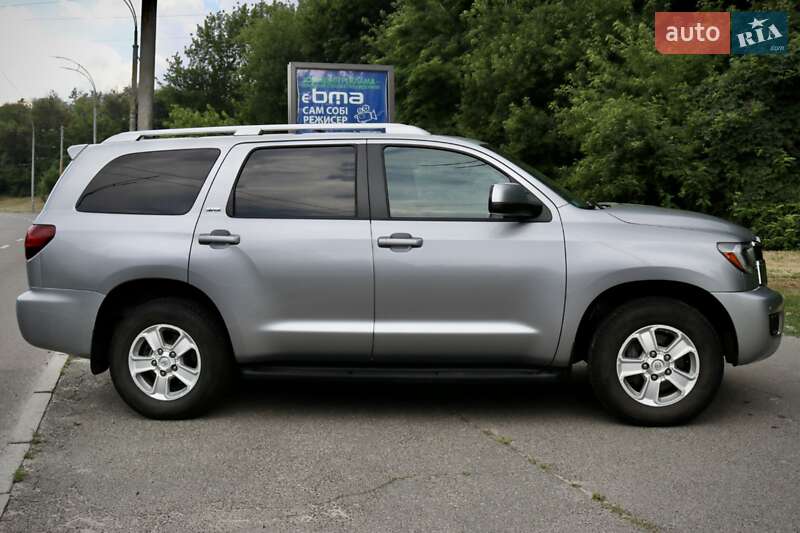 Внедорожник / Кроссовер Toyota Sequoia 2017 в Киеве