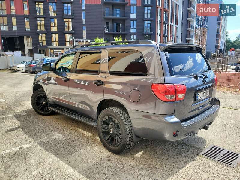 Внедорожник / Кроссовер Toyota Sequoia 2017 в Львове
