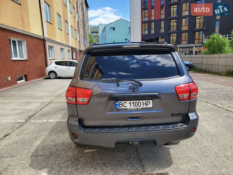 Внедорожник / Кроссовер Toyota Sequoia 2017 в Львове