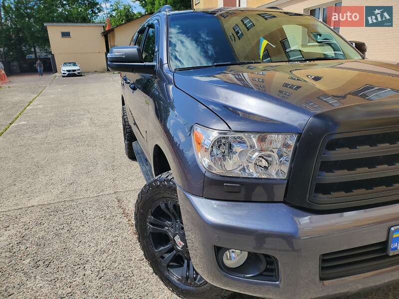 Внедорожник / Кроссовер Toyota Sequoia 2017 в Львове