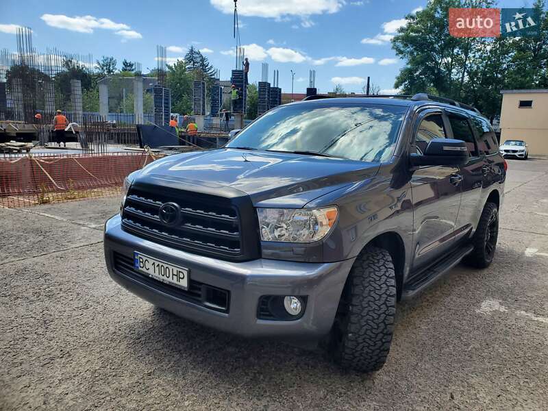 Внедорожник / Кроссовер Toyota Sequoia 2017 в Львове
