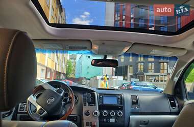 Позашляховик / Кросовер Toyota Sequoia 2017 в Львові