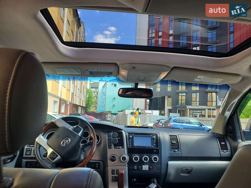 Внедорожник / Кроссовер Toyota Sequoia 2017 в Львове
