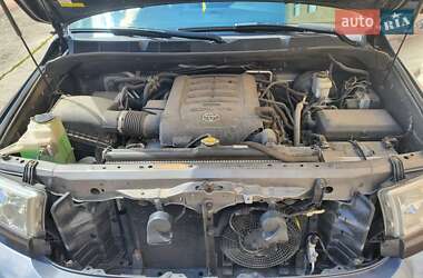 Позашляховик / Кросовер Toyota Sequoia 2017 в Львові