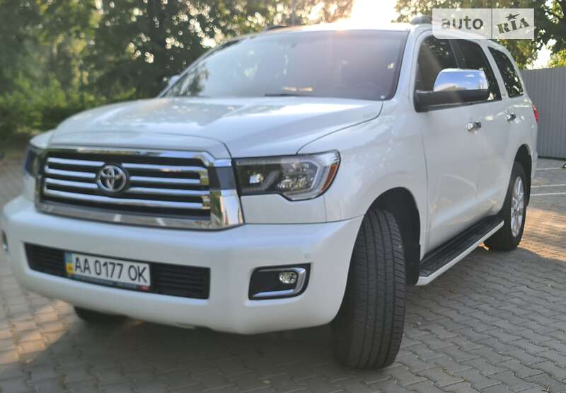 Внедорожник / Кроссовер Toyota Sequoia 2016 в Киеве